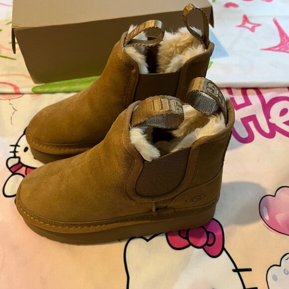 UGG Platform Chelsea Boots - Picture 6 of 8